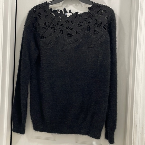 En Crème Vintage black fuzzy winter sweater with embroidered neck area size S/M - Picture 1 of 4